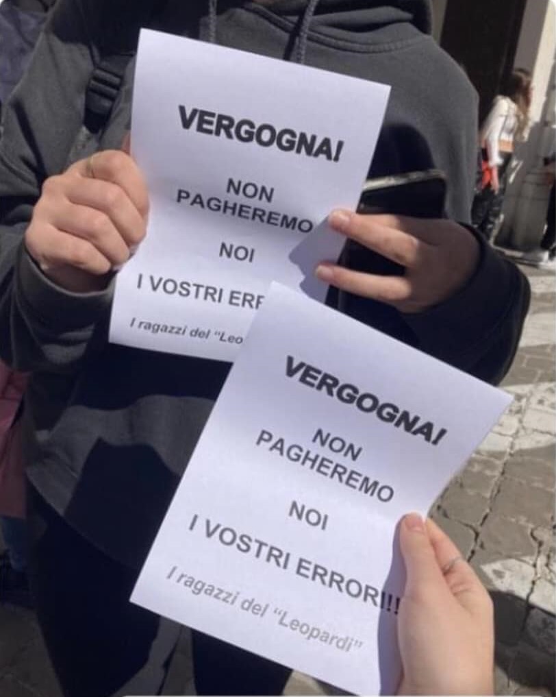 Recanati: “Vergogna, non pagheremo noi i vostri errori”: la protesta degli studenti del Liceo Leopardi