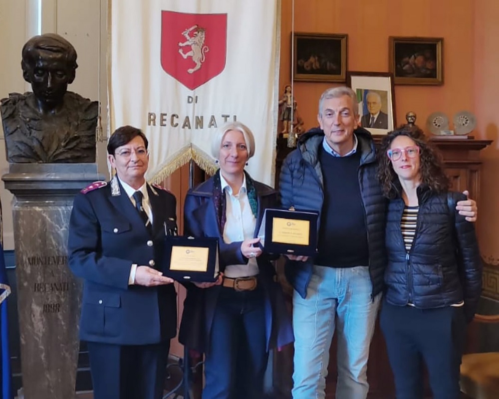 RECANATI: la produzione del film di Rubini omaggia il Comune per il prezioso contributo fornito durante le riprese