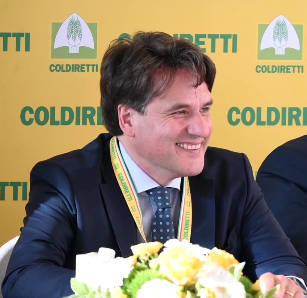 Nasini della Coldiretti contro le carni da laboratorio. Ecco perchè