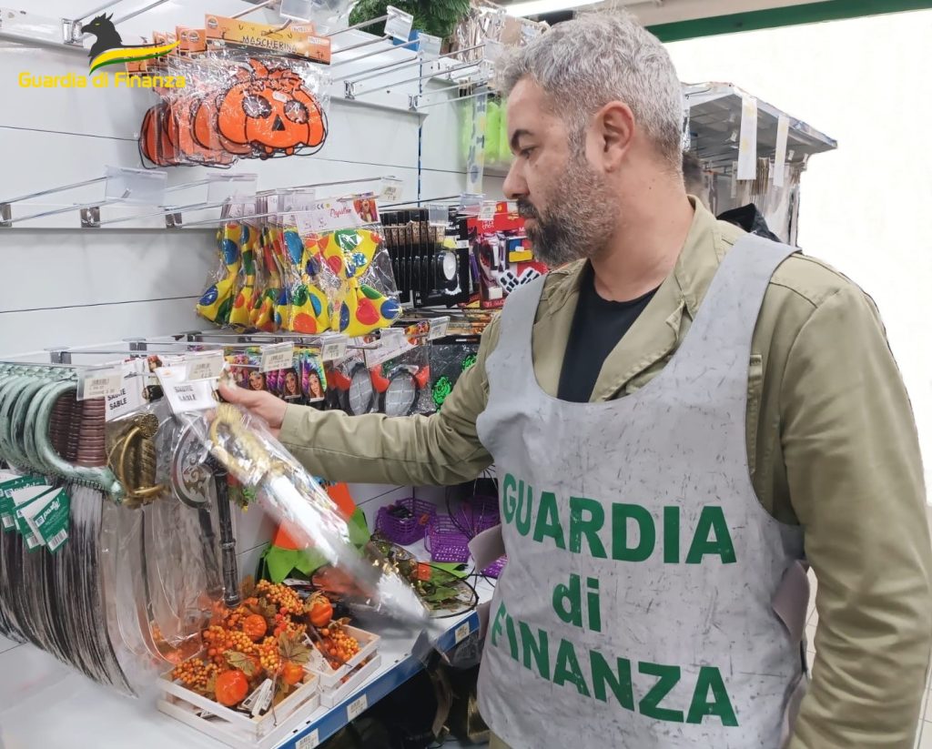 Sequestrati circa 300 articoli insicuri per la salute dei consumatori