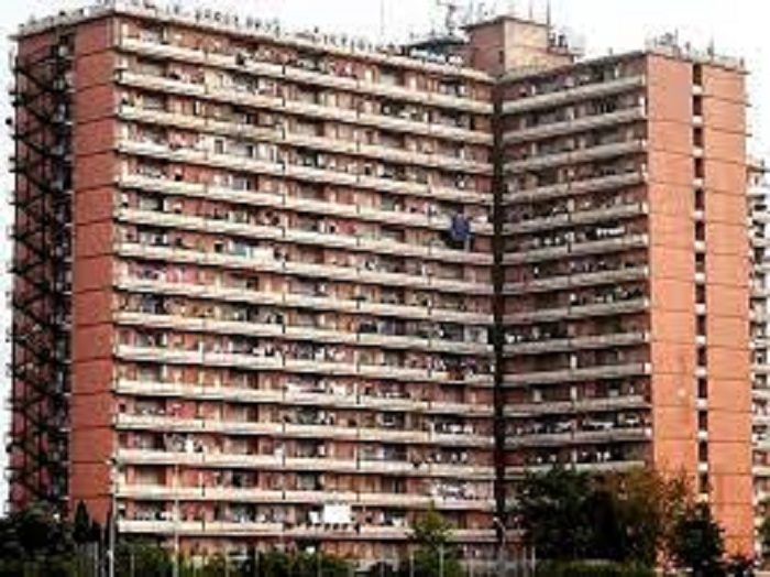 Trovato morto un uomo di 40 anni all’Hotel House