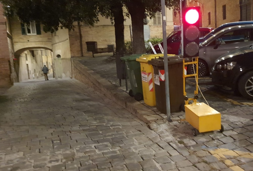 Recanati: semaforo acceso il giovedì pomeriggio in via Campo dei Fiori