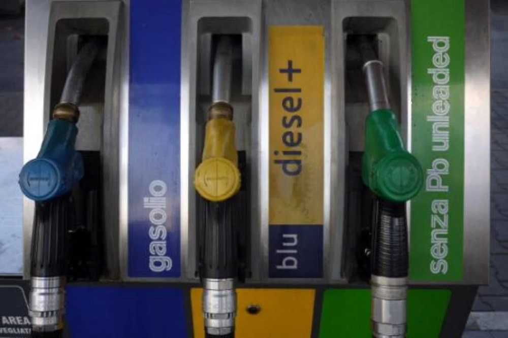 Recanati: usa per sé la tessera carburante aziendale: condannato