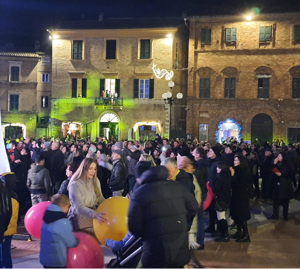 Capodanno con la pioggia. Ma festa riuscita in piazza