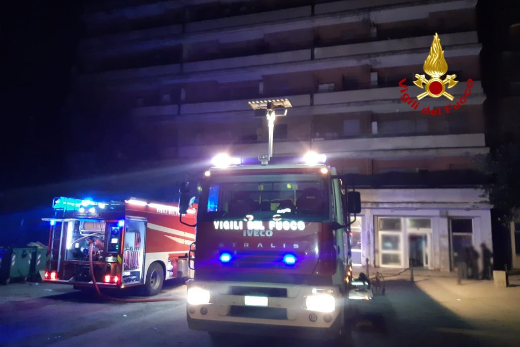 Incendio ai contatori all’Hotel House di Porto Recanati.