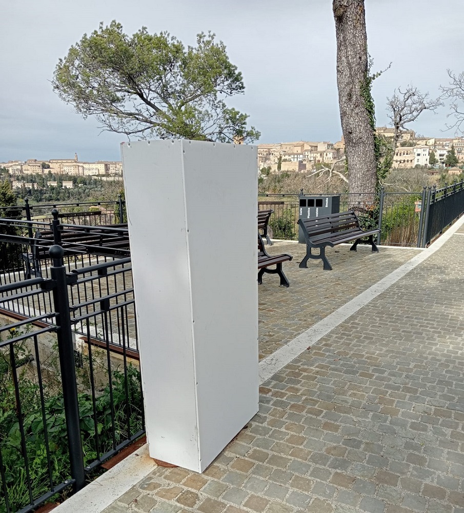 Recanati. Ma che cos’è questa robina qua?