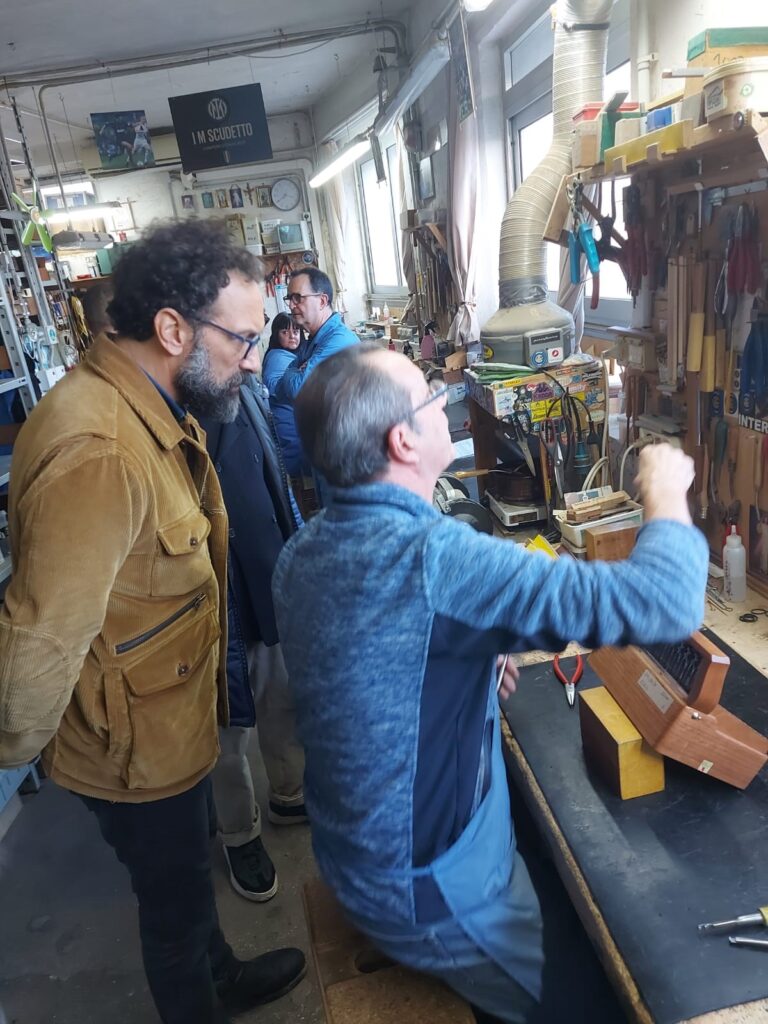 Linea Verde a Recanati nella bottega artigianale di Castagnari e intervista a Olimpia Leopardi