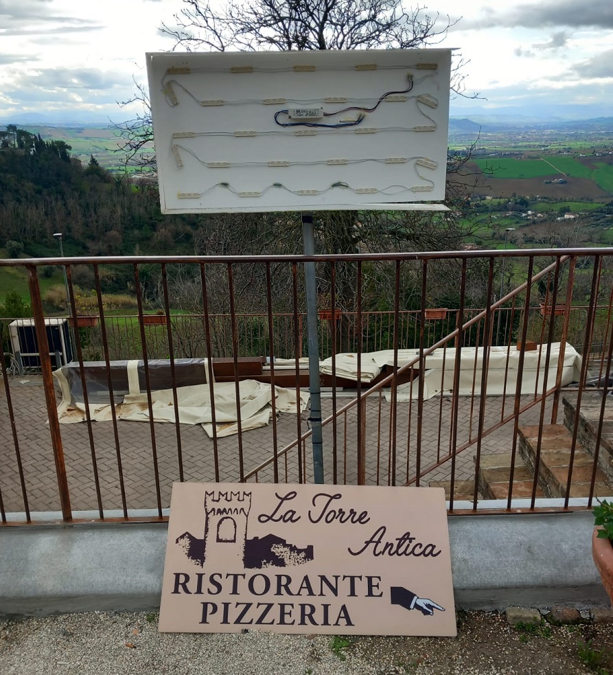 Recanati: vandali in azione al ristorante Torre Antica nei giardini pubblici