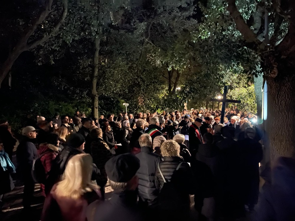 Con la Via Crucis sul Colle dell’Infinito prendono avvio a Recanati i riti pasquali