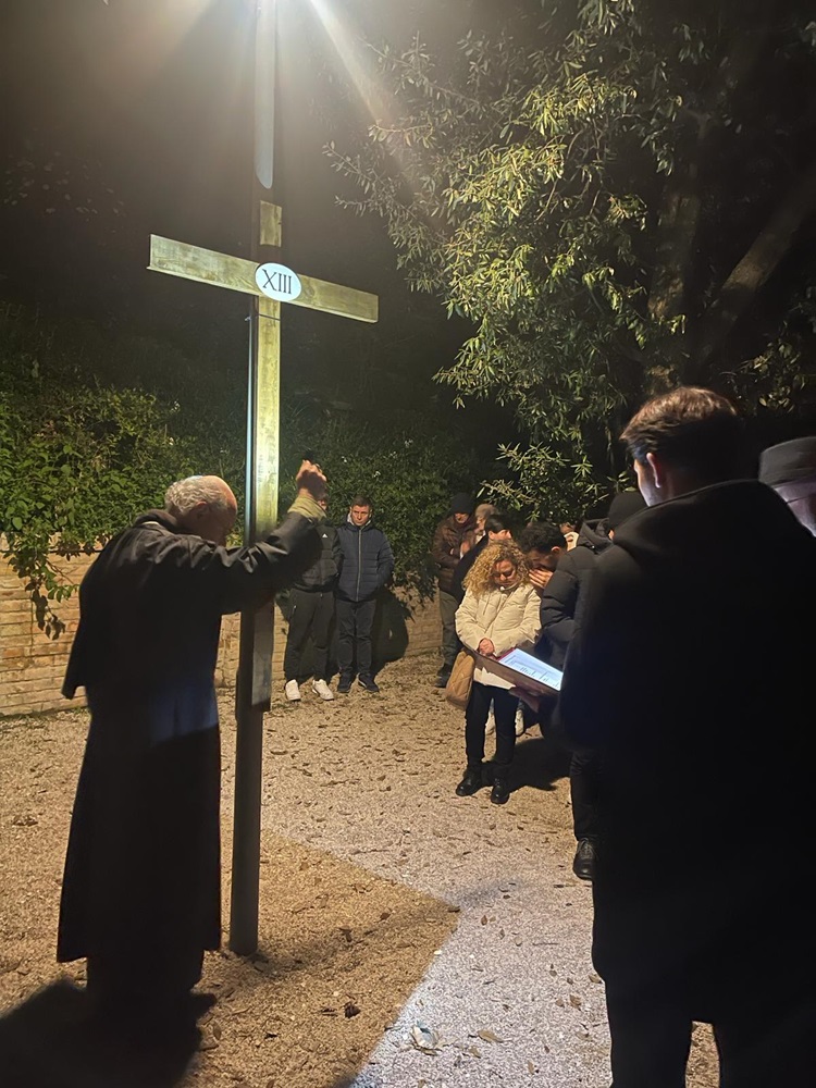 Recanati. Domani sera Via Crucis al Colle dell’Infinito insieme al Vescovo Marconi