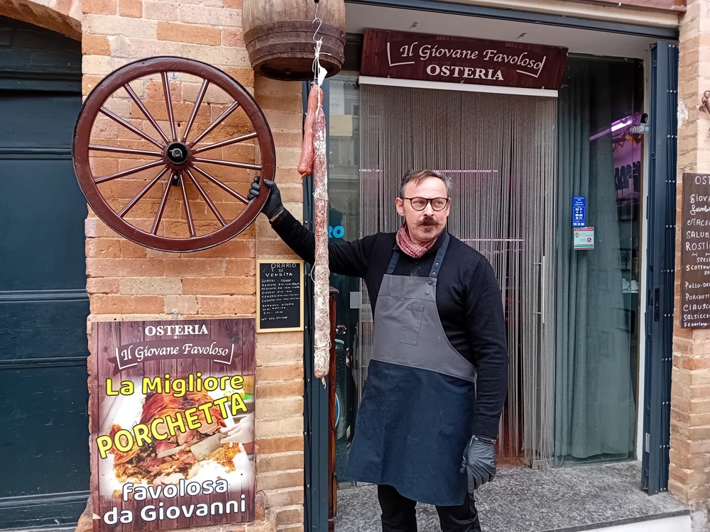 Recanati. Rubati arredi rustici da “Giovanni il favoloso”