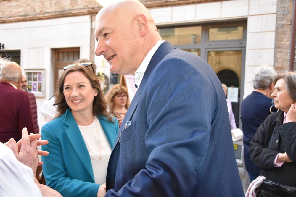 Sen. Leonardi (FDI): “Altre tre importanti affermazioni del centrodestra: confermiamo Urbino e strappiamo al centrosinistra Recanati e Osimo”