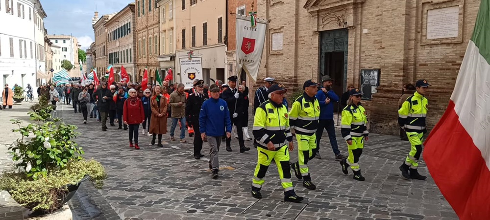 Per il 25 aprile a Recanati un corteo molto affollato … di candidati