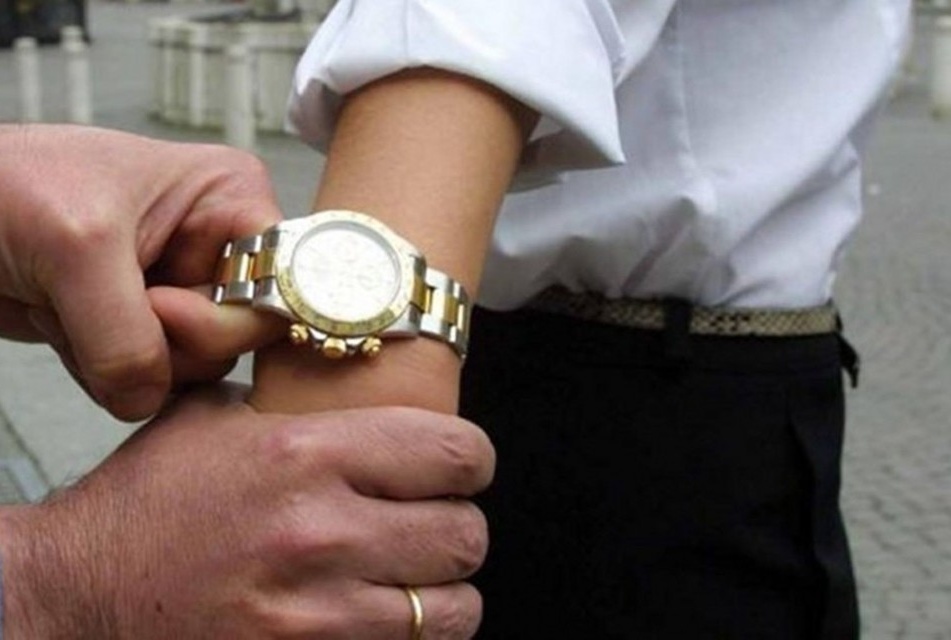 Porto Recanati. Rubato un orologio direttamente dal polso di un anziano