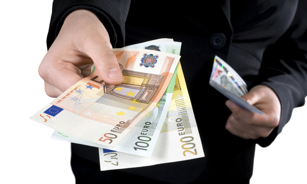 Recanati. 5 mila euro di bonus per una dipendente comunale non soddisfatta del proprio stipendio