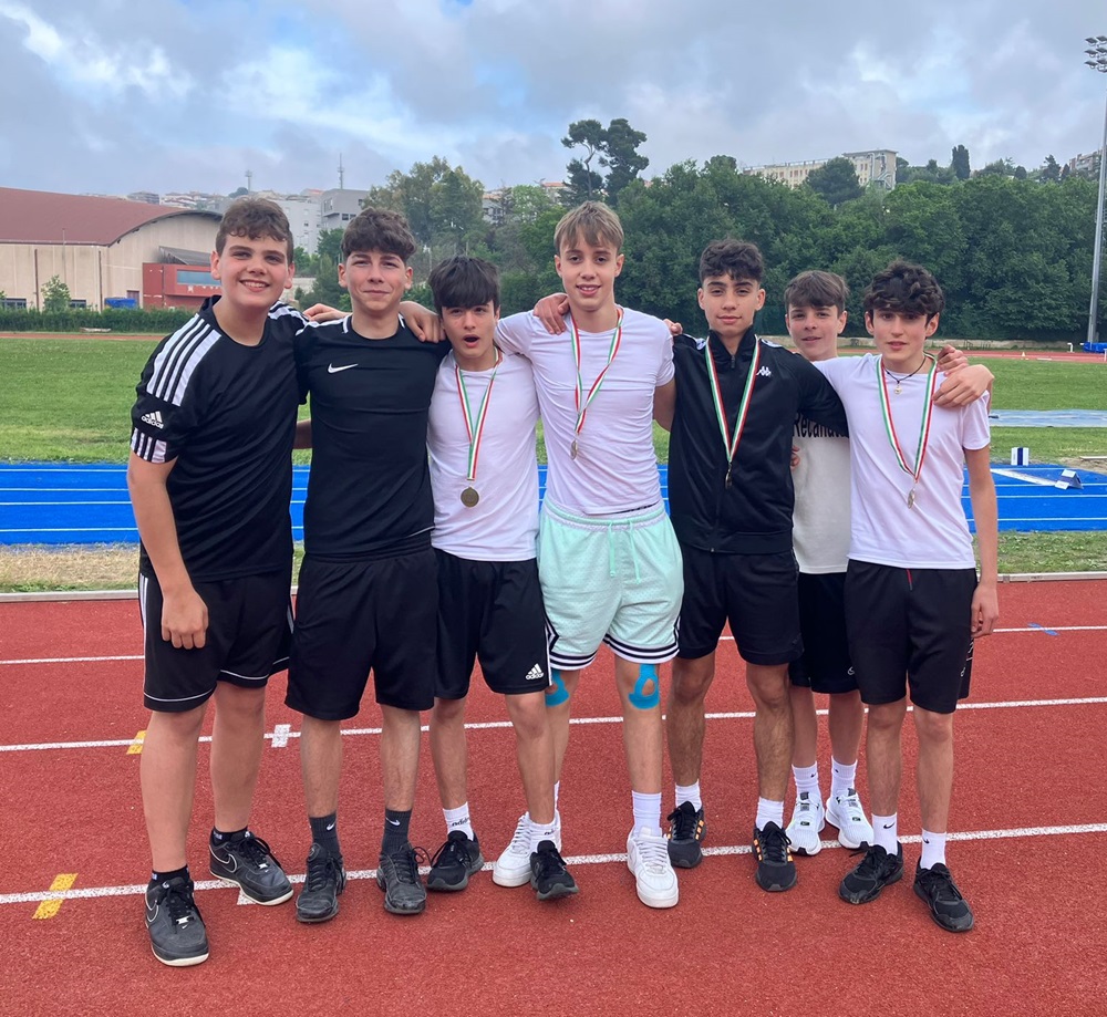Successo per la Scuola Secondaria di Primo Grado “Patrizi” di Recanati alle fasi regionali di Atletica Leggera