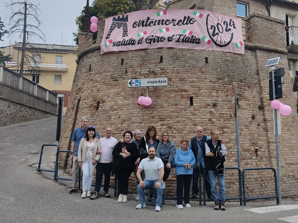 Recanati. Montemorello si veste di rosa per accogliere il Giro d’Italia
