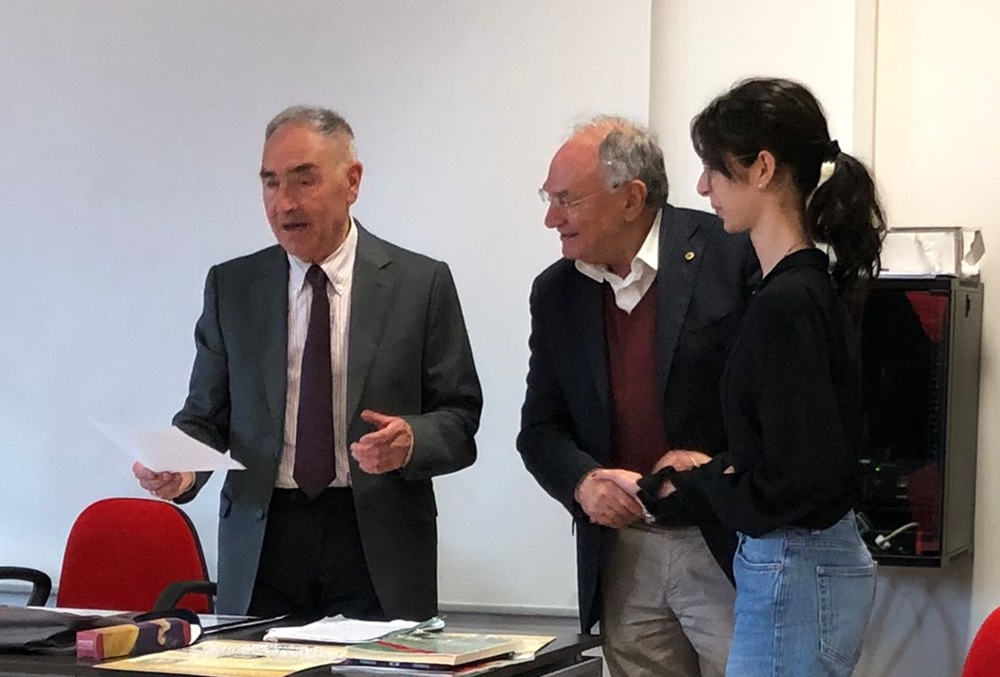 Alla studentessa recanatese Giada Adorante il primo premio del concorso del Lions Club Camerino Alto Maceratese.