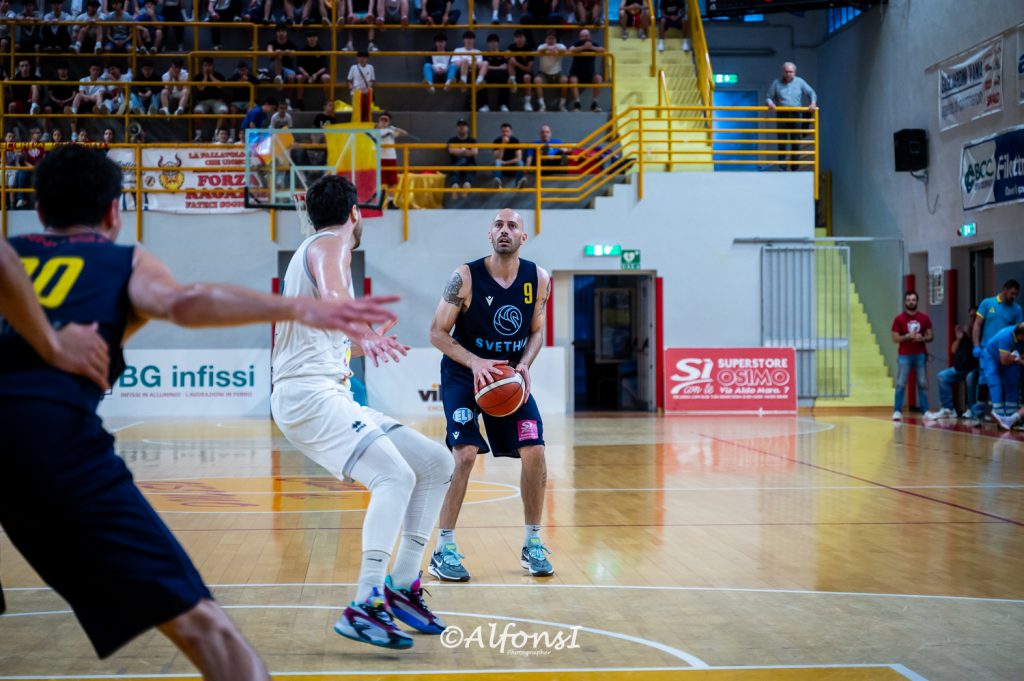 Pallacanestro Recanati. Svethia infinita, espugnata Osimo. Domenica la “bella” a Recanati