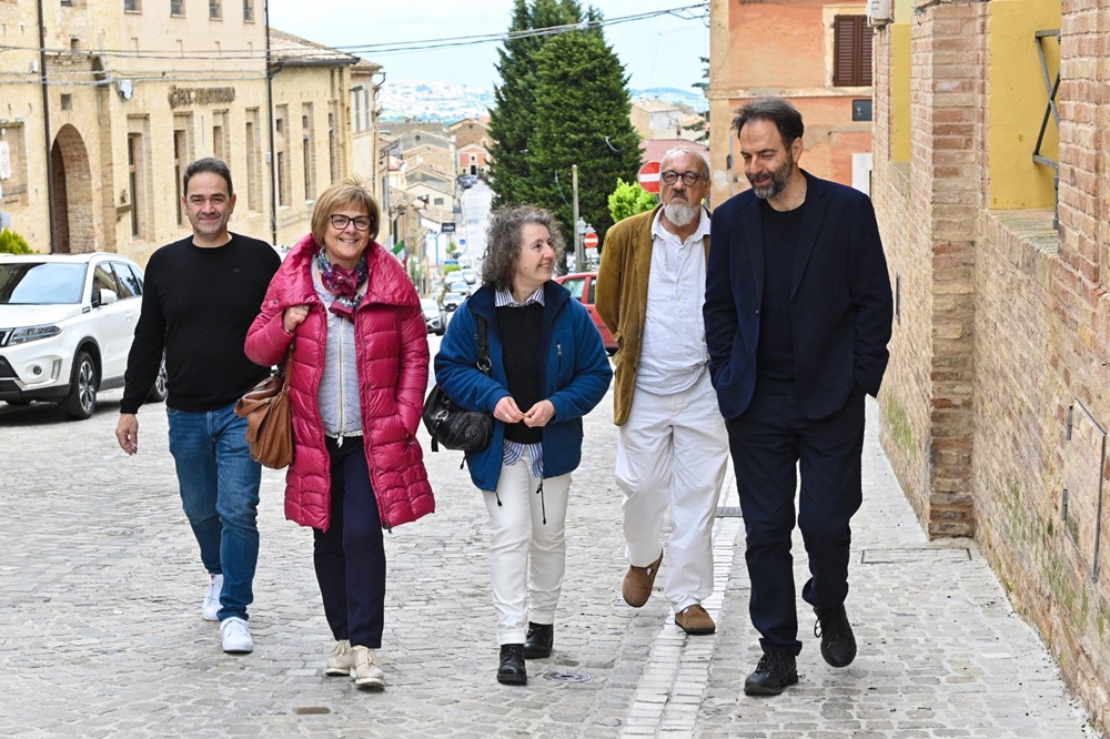 Neri Marcorè in visita a Montefano