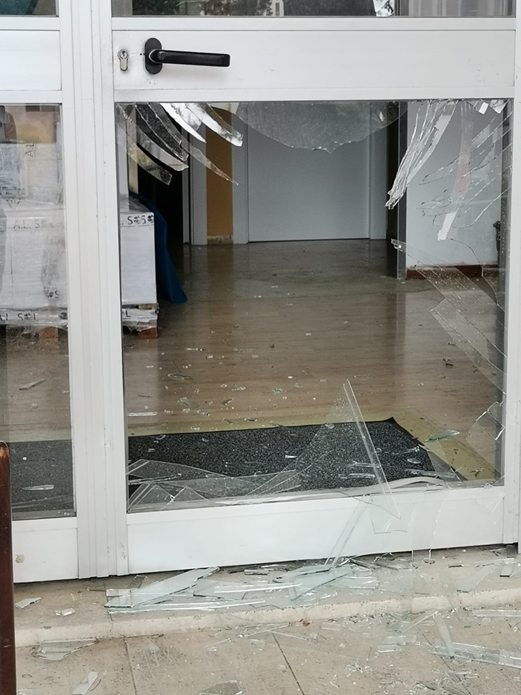 Porto Recanati: distrutta la porta della sede della Croce Azzurra