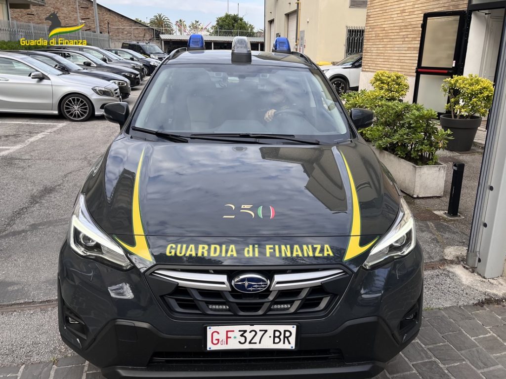 Civitanova Marche. Sequestrati dalla Guardia di Finanze oltre un chilo di cocaina e circa cinquemila euro in contanti.