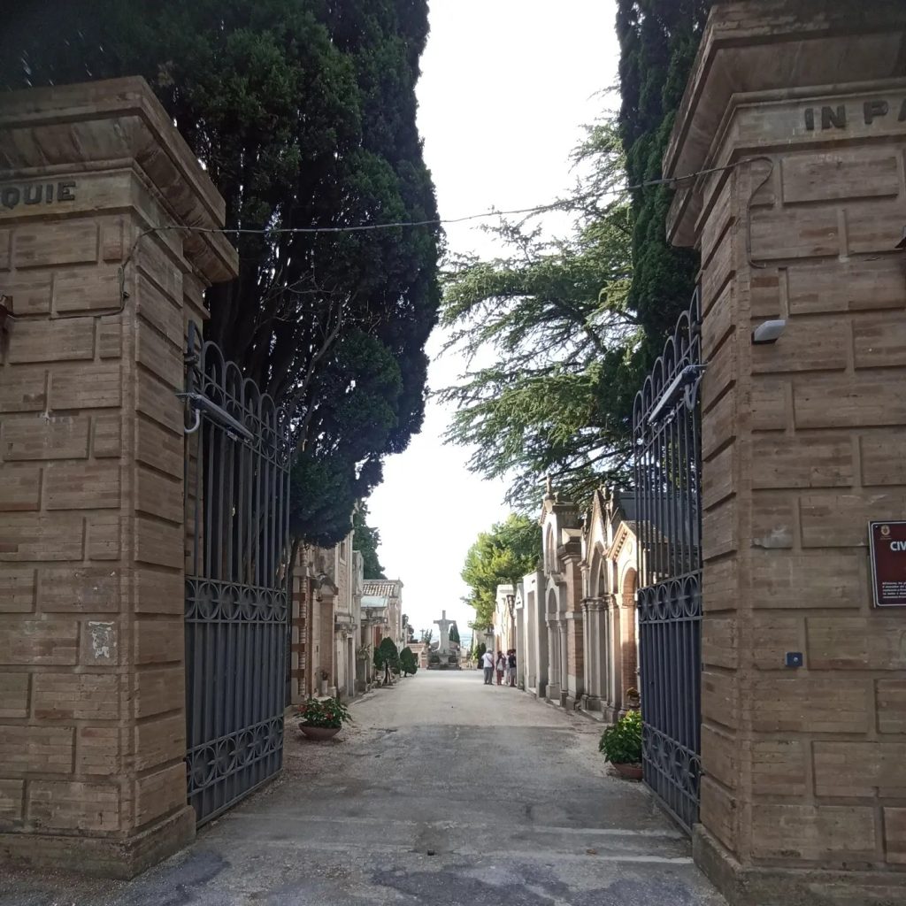 Recanati. Condannato il Comune: dovrà risarcire la Servizi Cimiteriali