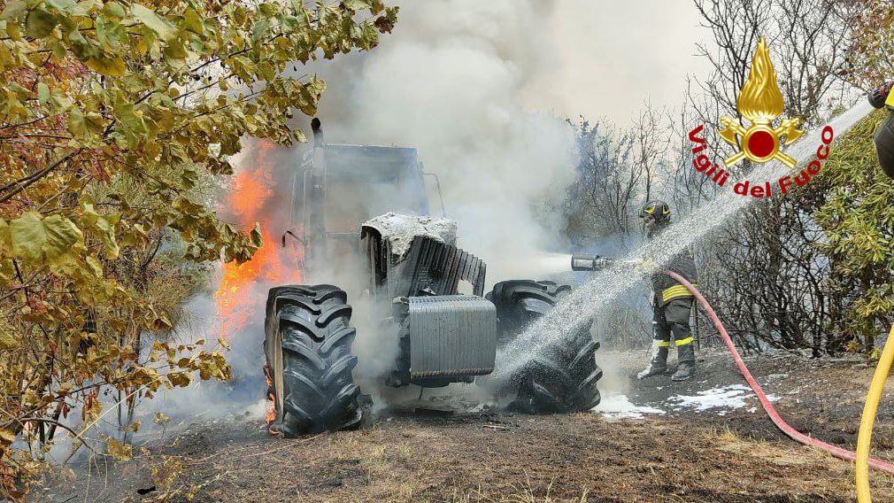Recanati. Vasto incendio nelle campagne di Santa Lucia