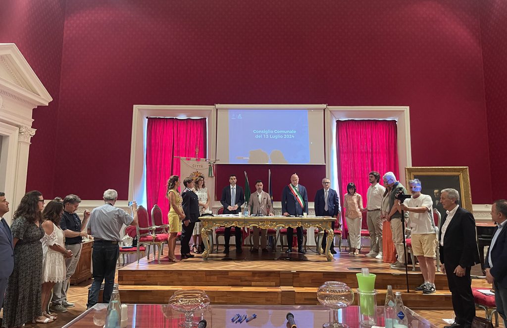 Recanati: insediato il nuovo Consiglio comunale, il sindaco Emanuele Pepa ha prestato giuramento