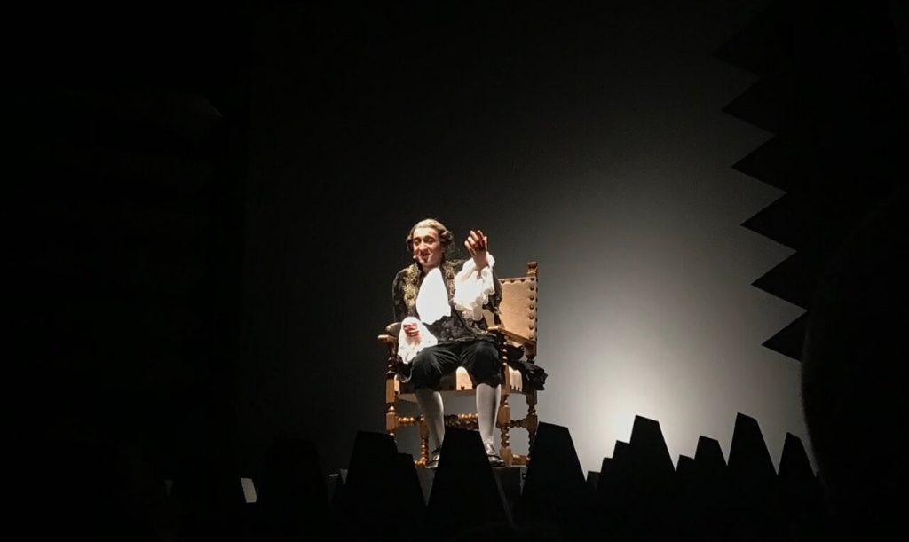 Standing ovation per Corrado D’Elia protagonista a Sirolo con lo spettacolo Amadeus