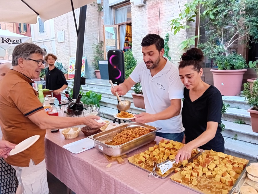 Recanati. Ma che bontà la cucina di Floreta al “Caffè delle Logge”!