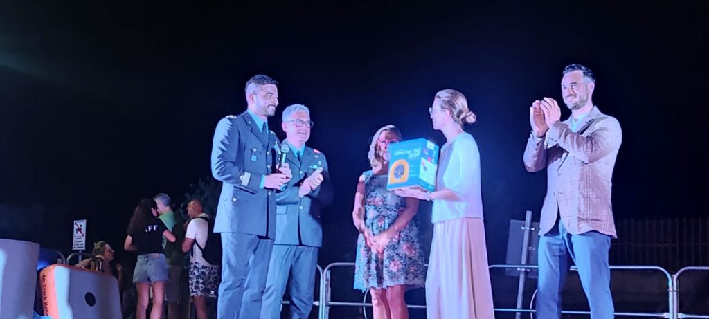 Potenza Picena. L’Aeronautica Militare con la Croce Rossa consegnato al Comune un defibrillatore