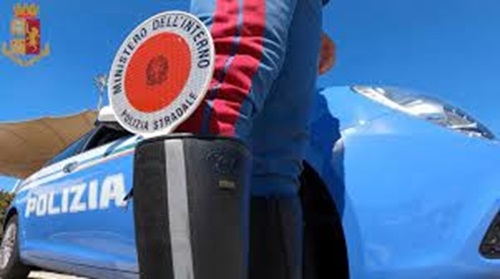 Contravvenzionato a Macerata un conducente che non aveva mai conseguito la patente di guida.