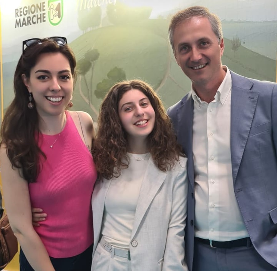I giovani non leggono più! Il Circolo Letterario di Emma – Prima serata a Recanati