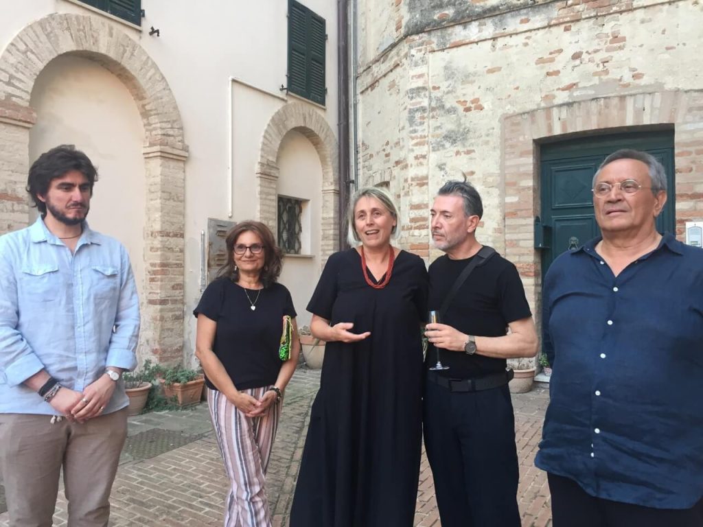 A Recanati in mostra le cartoline per Alberto Garutti