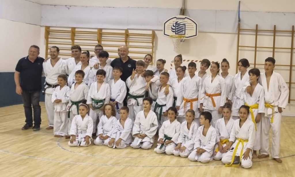 Centro Studi Karate Marche di Recanati promuove nuove cinture colorate