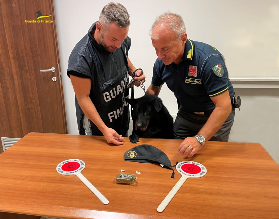Sequestrati 100 grammi di hashish. Arrestato un uomo di 35 anni