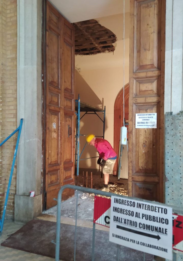 Recanati: il maltempo crea disagi a non finire. Chiusa al traffico via Carancini