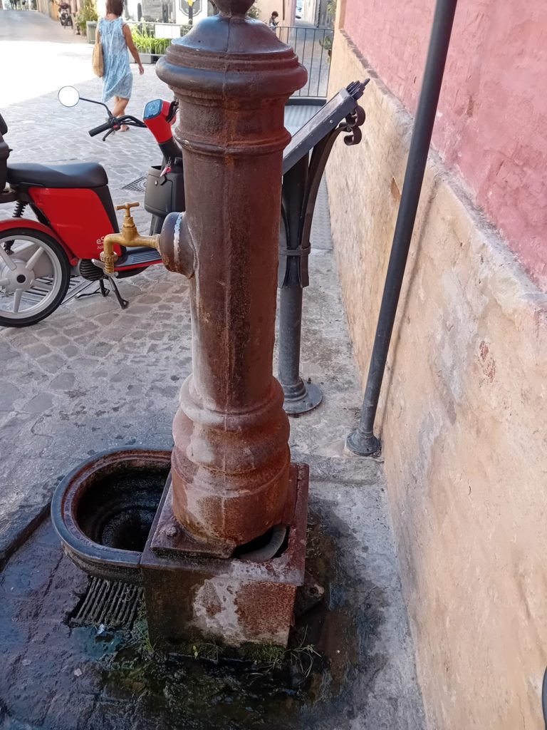 Salvate le antiche fontanelle in ghisa presenti a Recanati