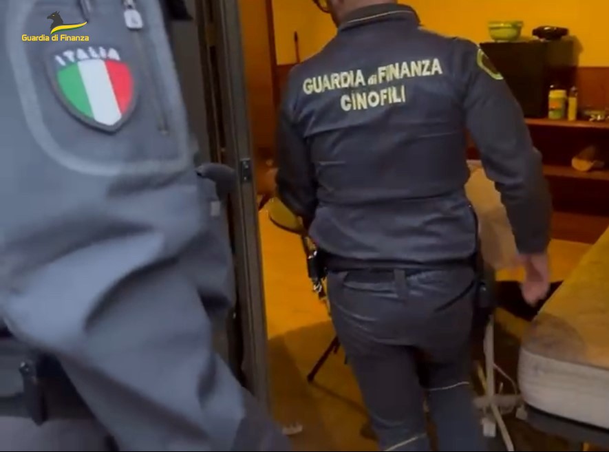 Blitz antidroga a Montecosaro. Sequestrati oltre 38 grammi tra cocaina ed eroina. Un arresto