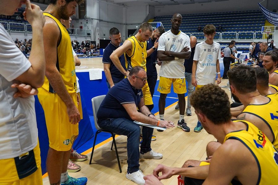 Pallacanestro Recanati. Coach Di Chiara: “Complimenti a Senigallia, noi poco scaltri e svegli”