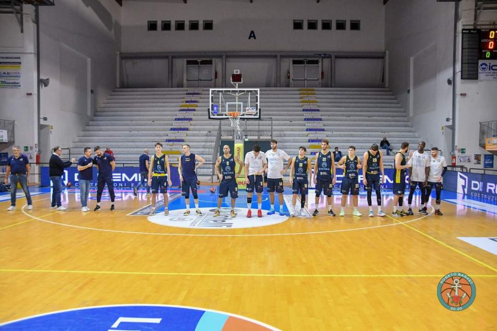 Pallacanestro Recanati. La Svethia mette la quinta, a Roseto gialloblu corsari 76-83