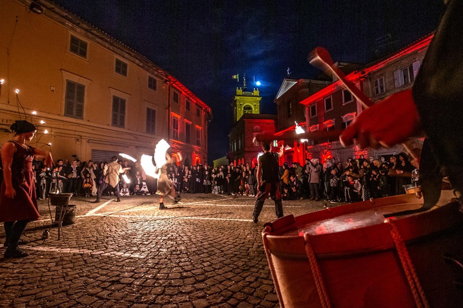 L’associazione Culturale La Rondinella e il Comune di Montefano presentano Halloween Infernale. La Profezia di Mazzamurello