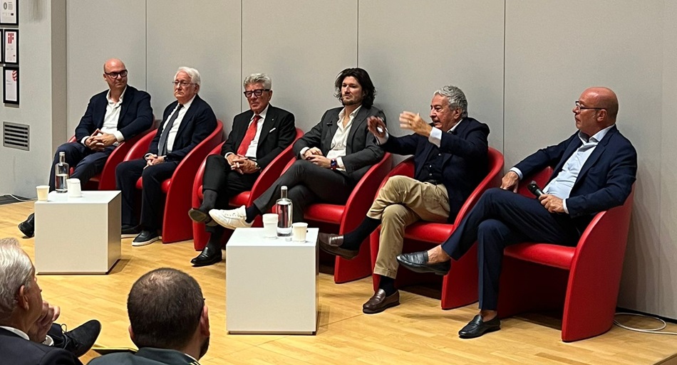 Il Ceo della IGuzzini, Cristiano Venturini, presenta il libro di Adolfo Guzzini: “Ho visto la luce”
