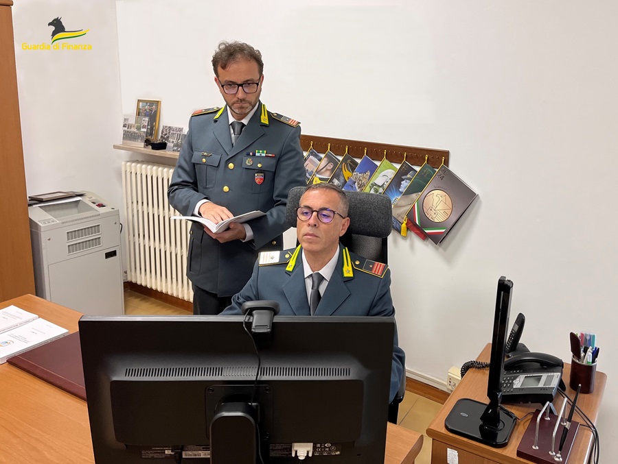 GdF Macerata: scoperta frode fiscale di oltre 2,1 milioni di euro nel settore calzaturiero.