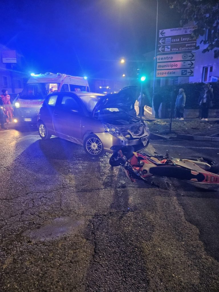 Grave incidente a Recanati: giovane motociclista in gravi condizioni dopo uno scontro con un’auto