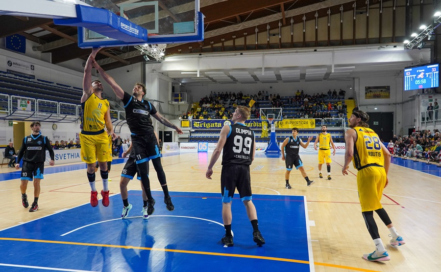 Pallacanestro Recanati. Svethia torna il sorriso, Castello battuto 85-56