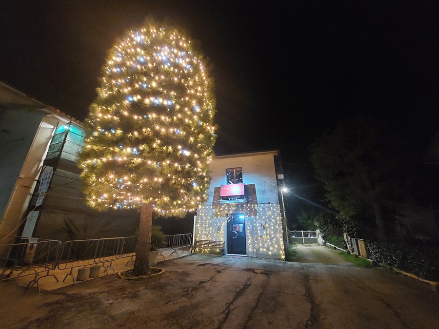 Recanati. A Montefiore le luci accese al presepe di Elia Menghini