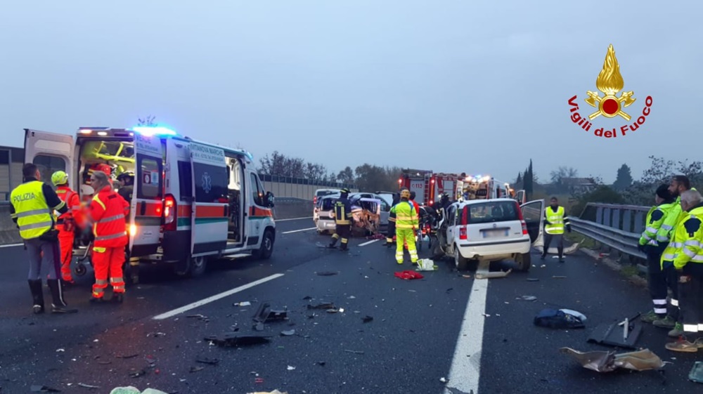 Tragedia sull’A14: una vittima e quattro feriti in un grave incidente stradale nei pressi di Civitanova Marche