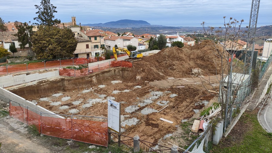 Recanati: Fiordomo fa i conti dei costi della nuova scuola Gigli